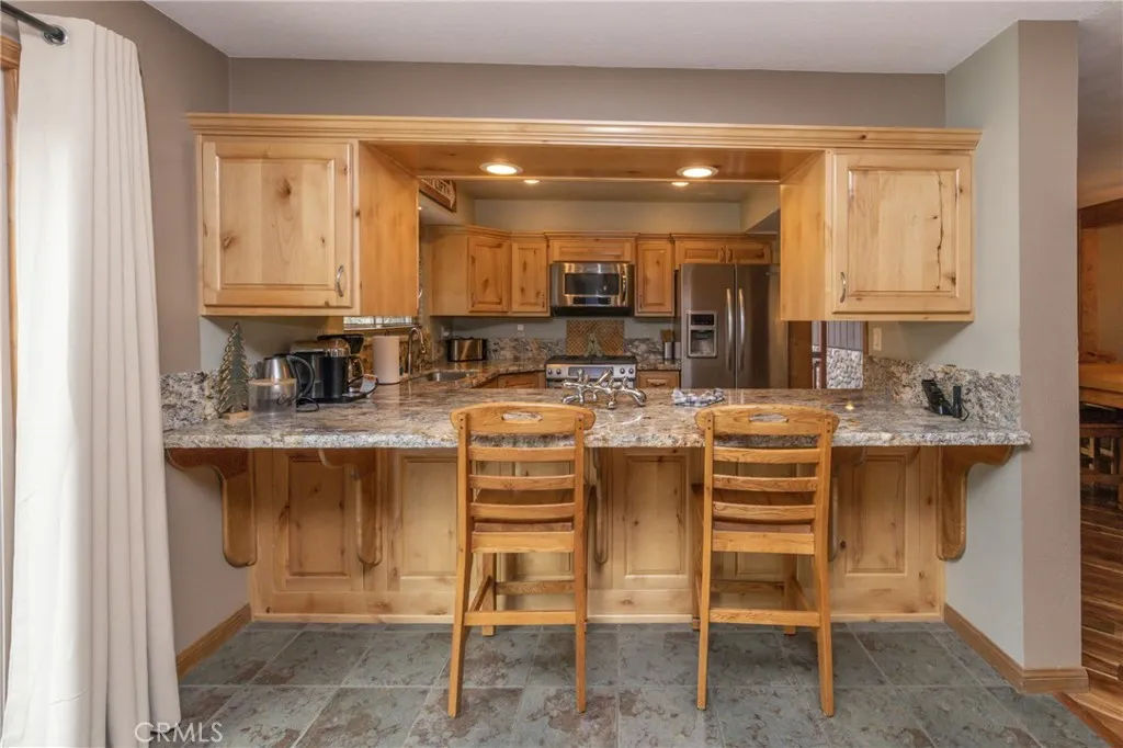 620 Villa Grove, Big Bear City, California 92315 home-pic-12