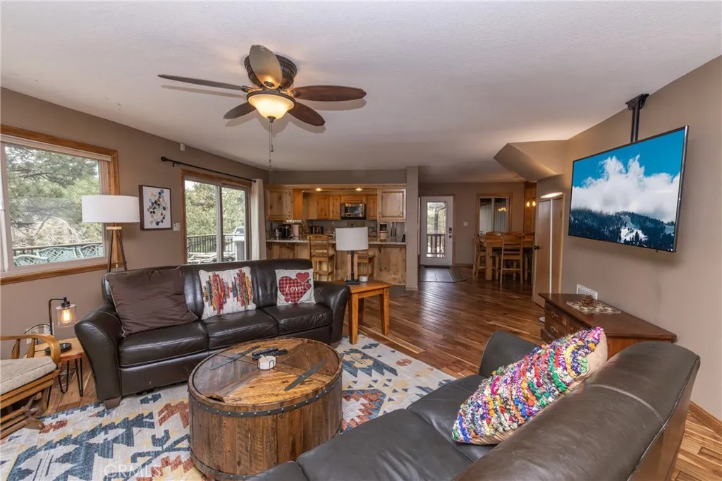 620 Villa Grove, Big Bear City, California 92315 home-pic-2
