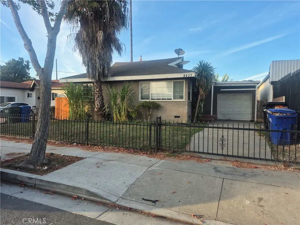 8237 Rosecrans, Paramount, California 90723 home-pic-0