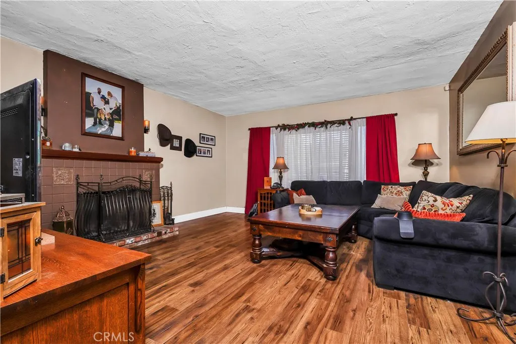 815 E Magnolia, Burbank, California 91501 home-pic-4