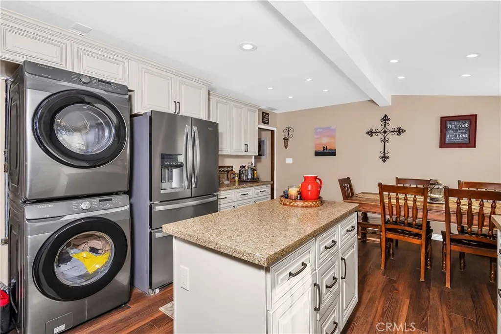 815 E Magnolia, Burbank, California 91501 home-pic-14