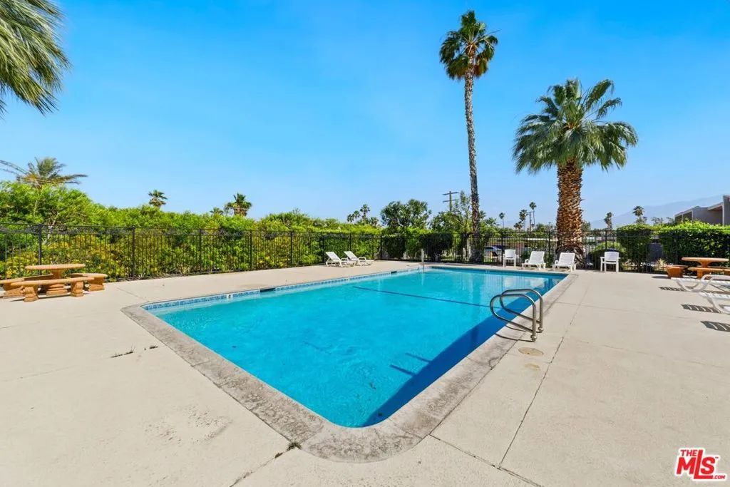 2252 N Indian Canyon Drive E, Palm Springs, California 92262 home-pic-26