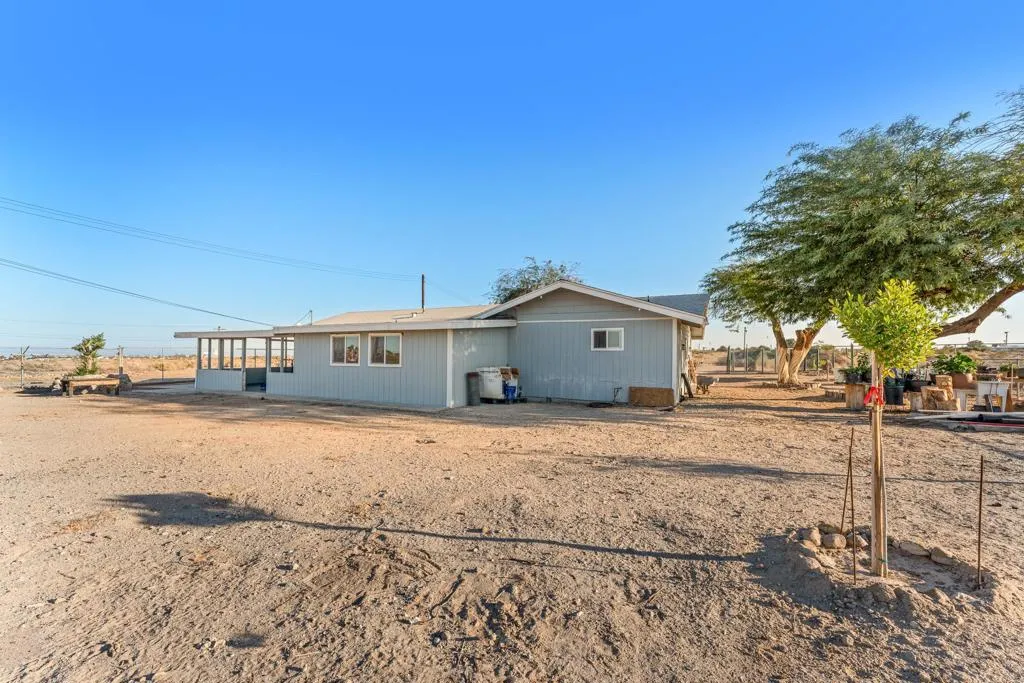 2497 Shore Isle Avenue, Thermal, California 92274 home-pic-11