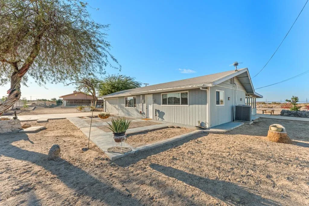 2497 Shore Isle Avenue, Thermal, California 92274 home-pic-8