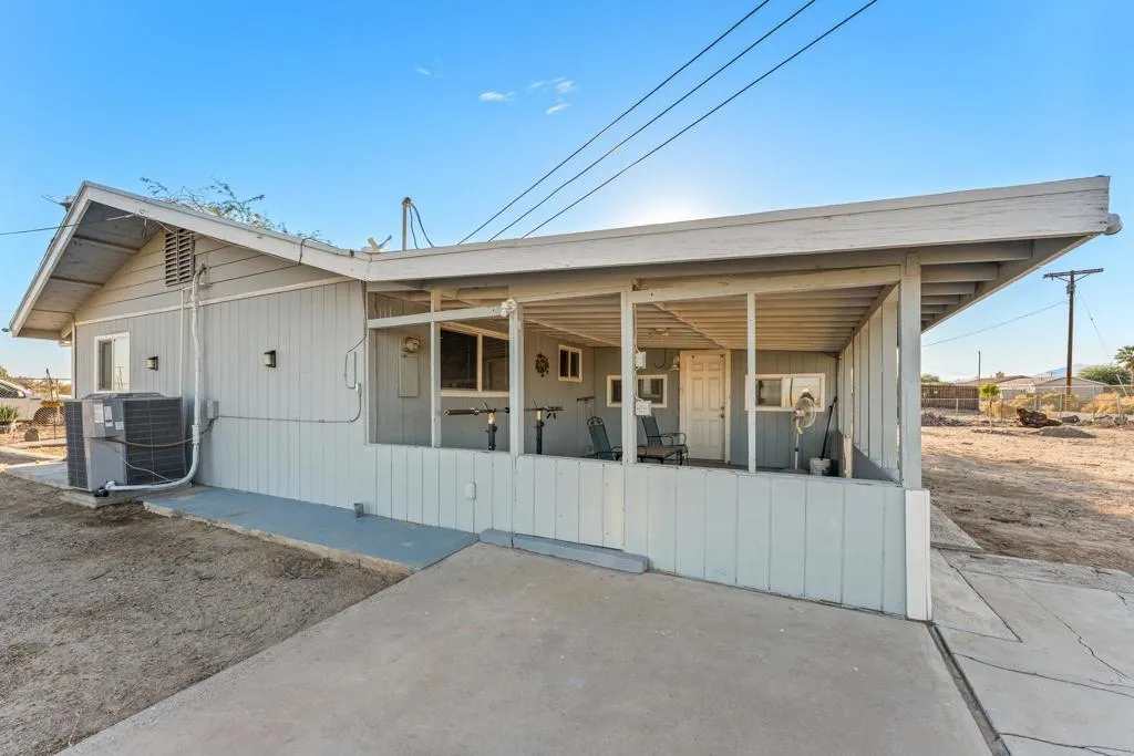 2497 Shore Isle Avenue, Thermal, California 92274 home-pic-9