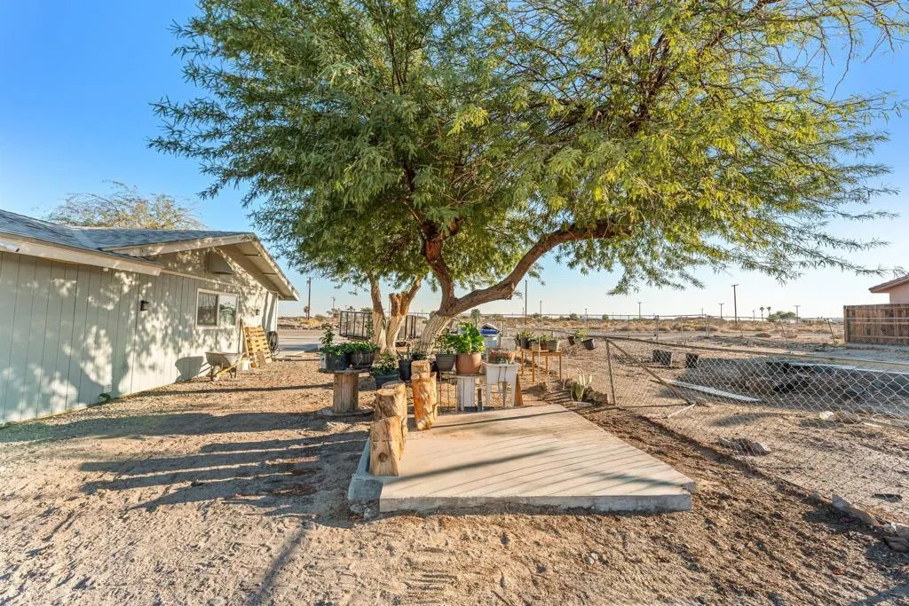 2497 Shore Isle Avenue, Thermal, California 92274 home-pic-13
