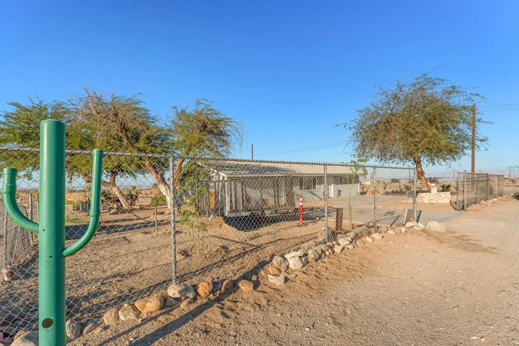 2497 Shore Isle Avenue, Thermal, California 92274 home-pic-1