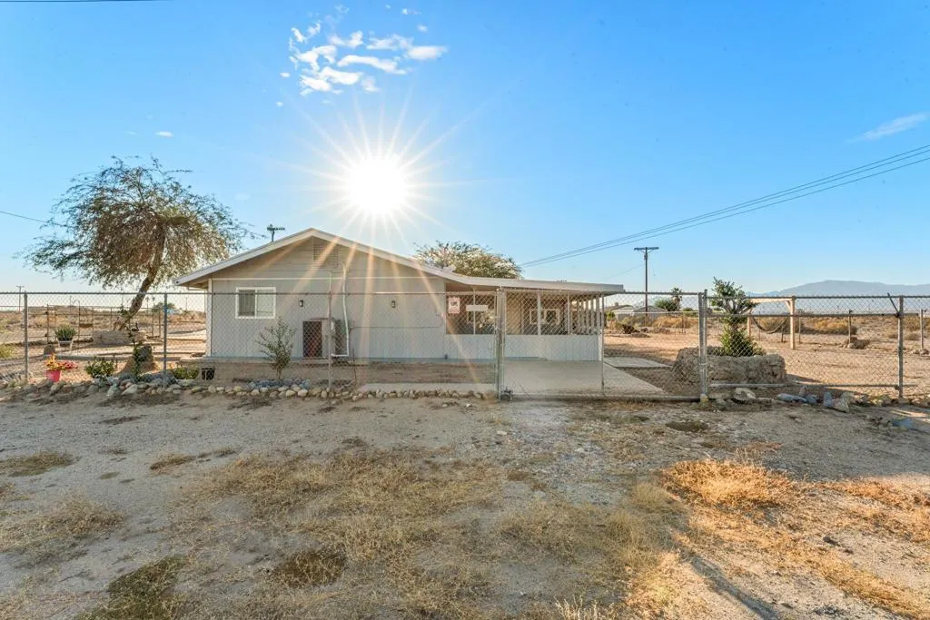 2497 Shore Isle Avenue, Thermal, California 92274 home-pic-5
