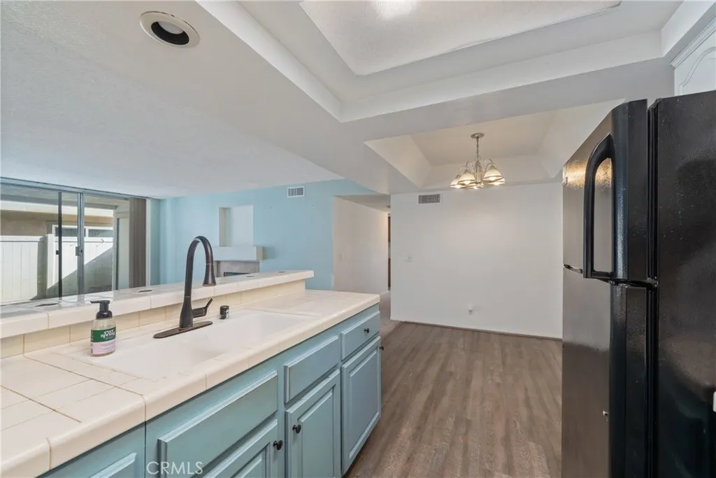 49 Town And Country Road, Pomona, California 91766 home-pic-46