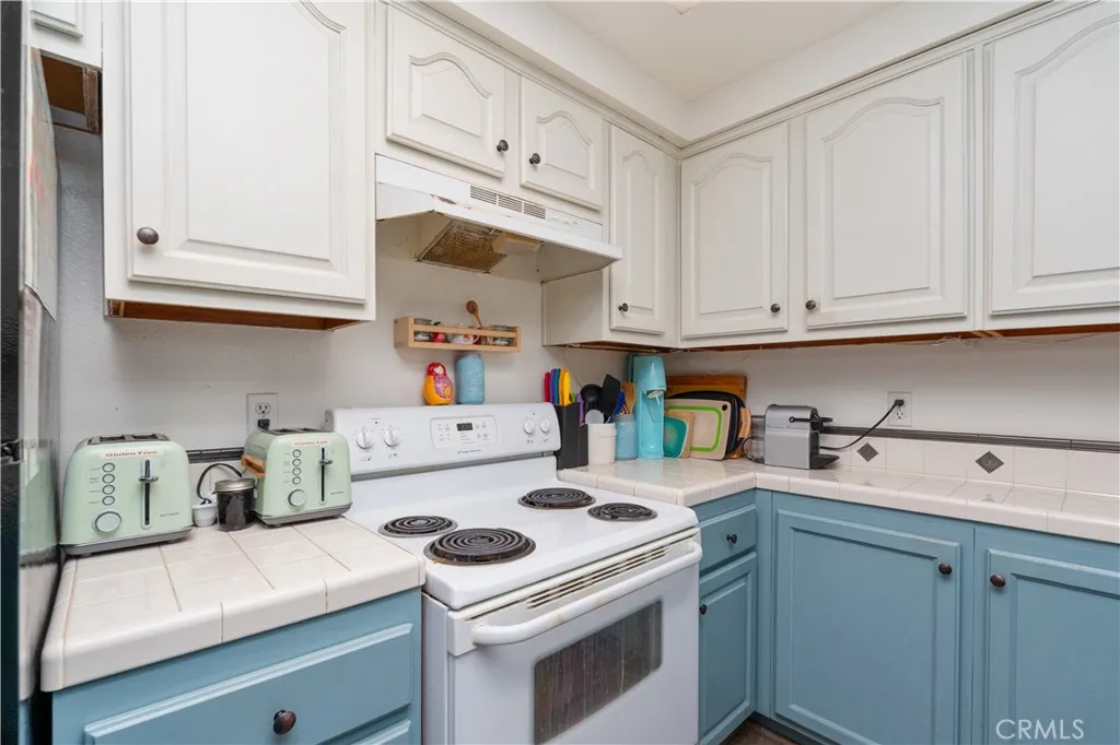 49 Town And Country Road, Pomona, California 91766 home-pic-10