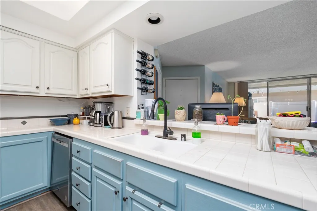 49 Town And Country Road, Pomona, California 91766 home-pic-8