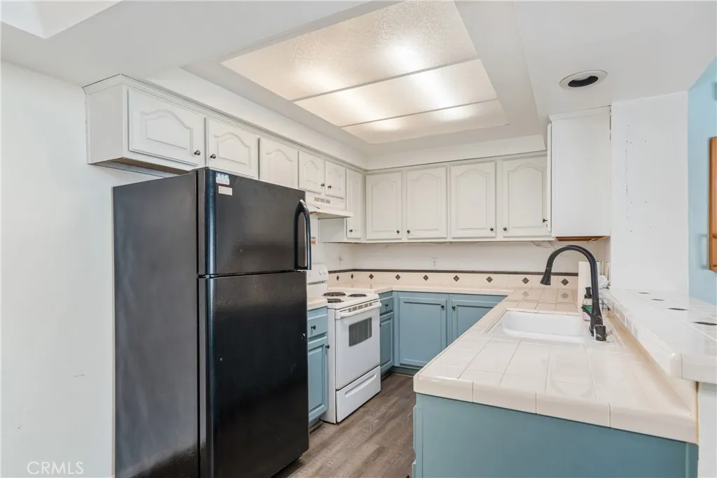 49 Town And Country Road, Pomona, California 91766 home-pic-43
