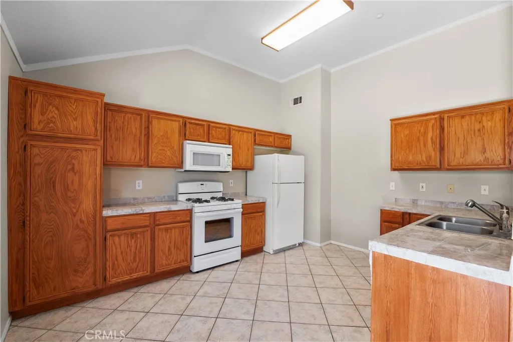 924 Riverview, Redlands, California 92374 home-pic-39