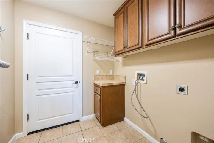 1735 Bilbao, Santa Maria, California 93454