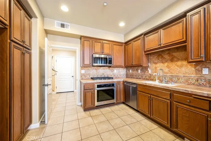 1735 Bilbao, Santa Maria, California 93454