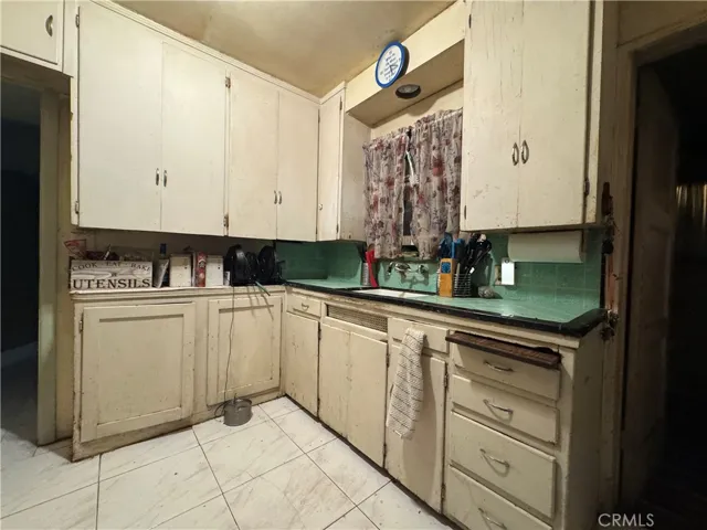 15454 Archwood Street, Van Nuys, California 91406