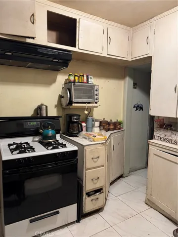 15454 Archwood Street, Van Nuys, California 91406