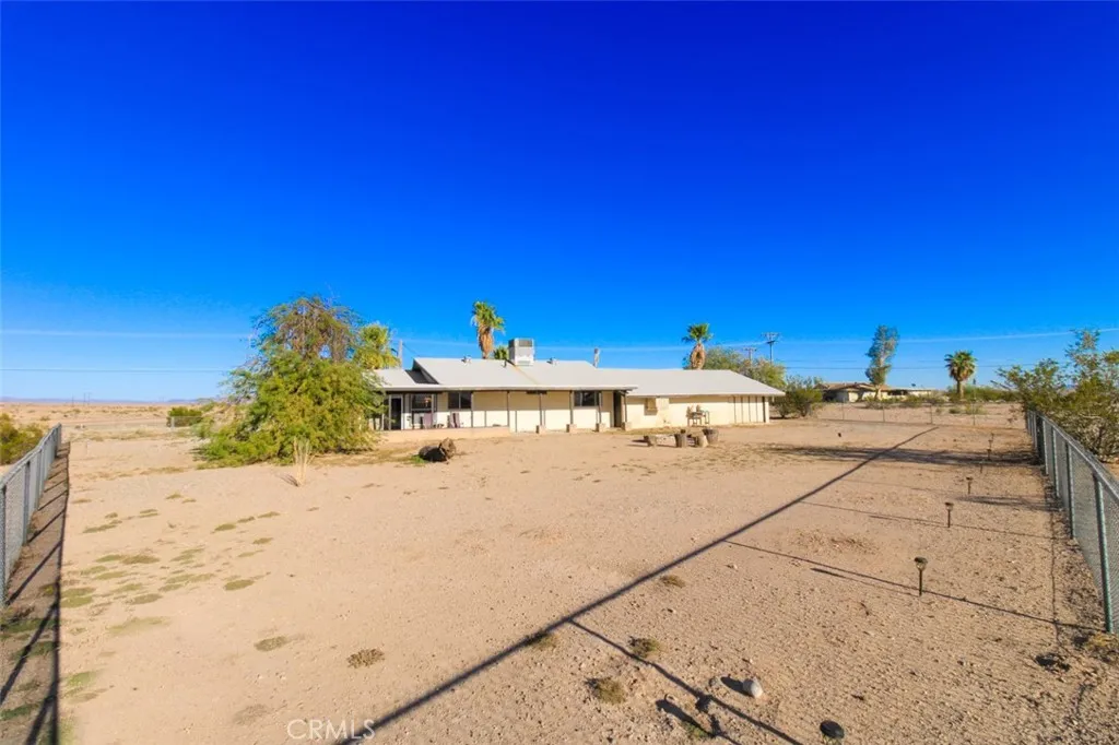 150752 Capistrano, Big River, California 92242 home-pic-31