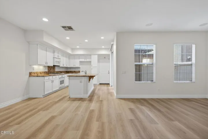 8-web-or-mls-UpmarketMedia-337 Fea-33