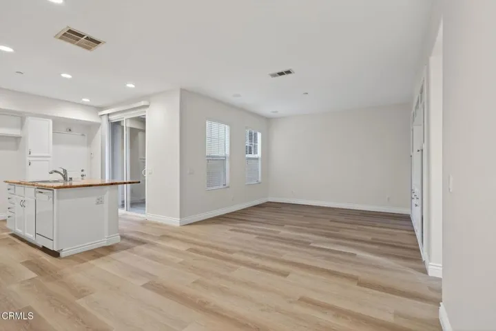 9-web-or-mls-UpmarketMedia-337 Fea-35