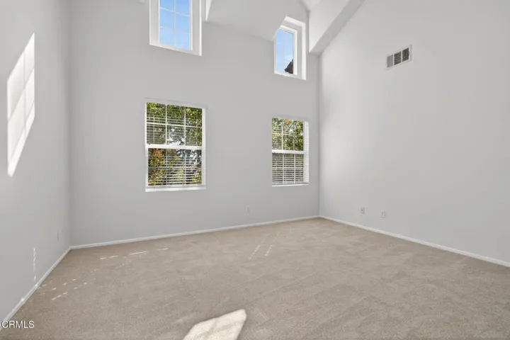 23-web-or-mls-UpmarketMedia-337 Fea-84