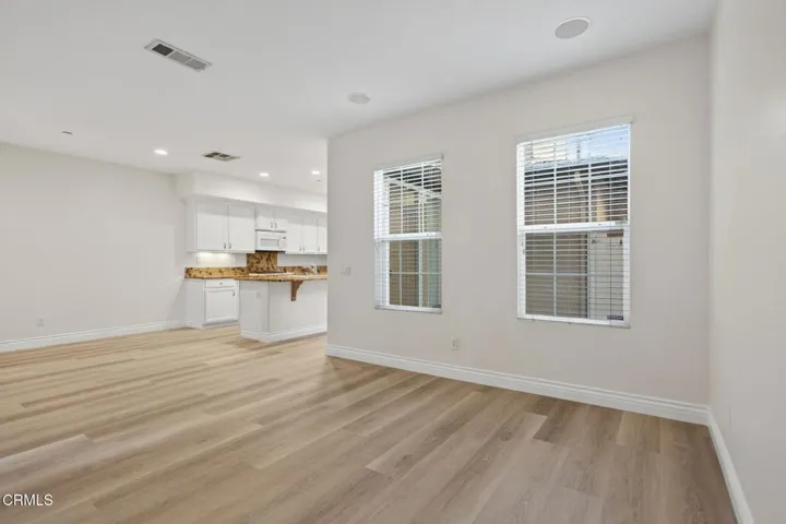 13-web-or-mls-UpmarketMedia-337 Fea-47