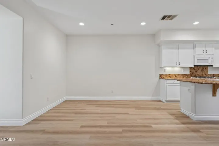 14-web-or-mls-UpmarketMedia-337 Fea-51
