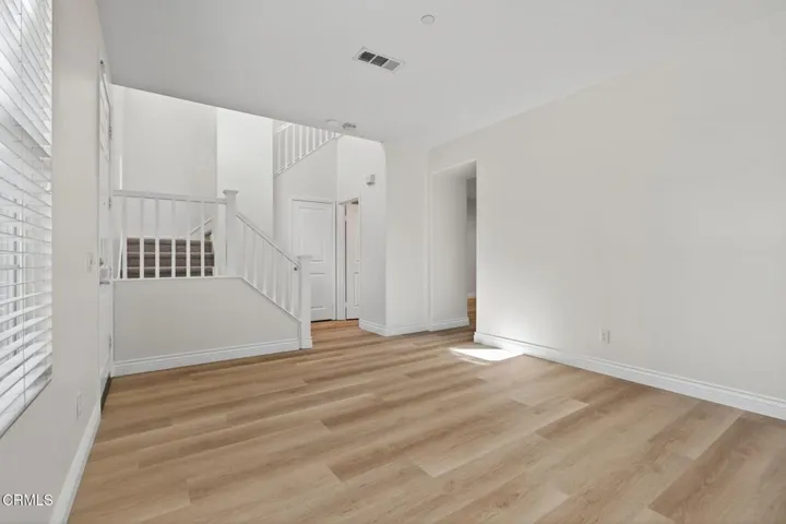 7-web-or-mls-UpmarketMedia-337 Fea-27