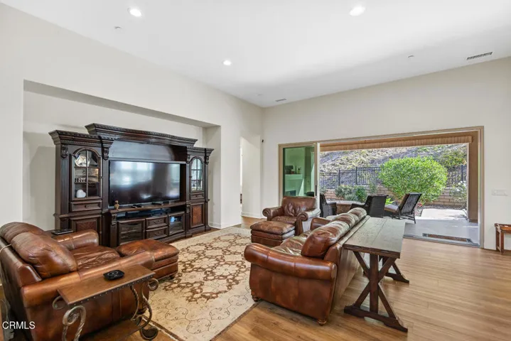 2188 Jovana Ct Camarillo CA-large-005-00