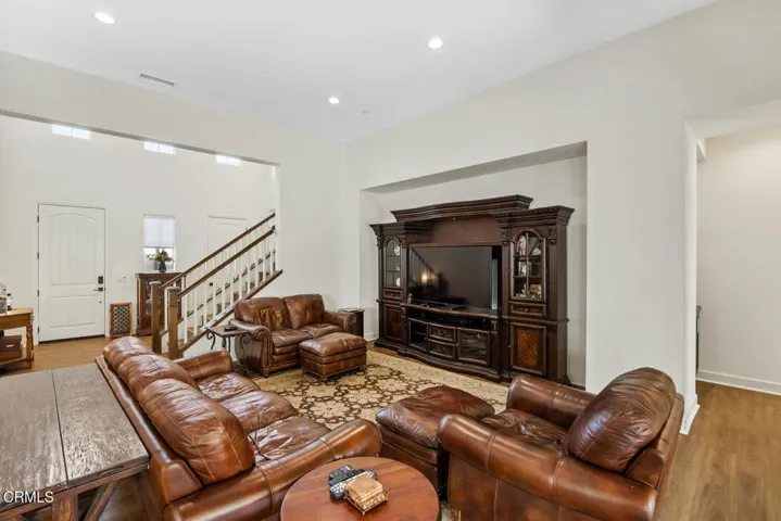 2188 Jovana Ct Camarillo CA-large-007-00