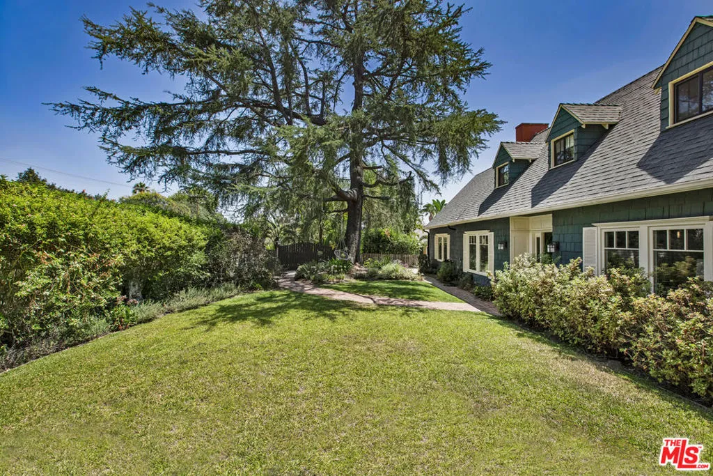 2555 N Altadena Drive, Altadena, California 91001 home-pic-2