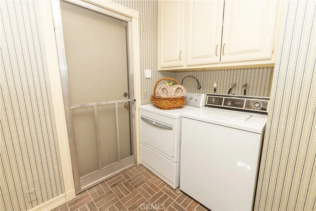 1660 Cascade, Big Bear City, California 92314 home-pic-28