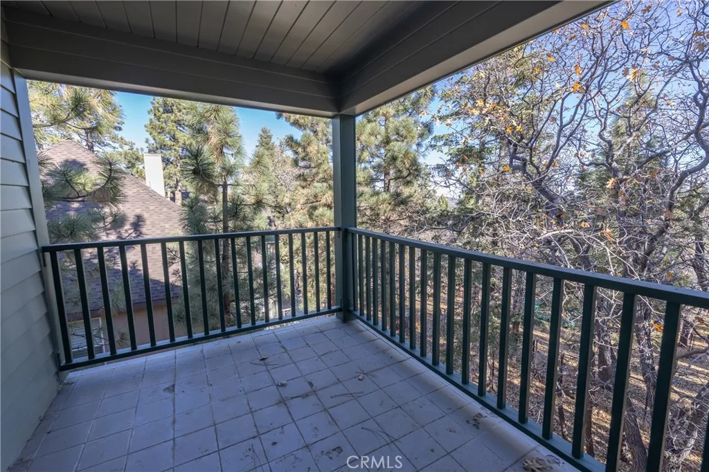 1660 Cascade, Big Bear City, California 92314 home-pic-37