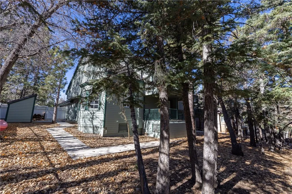 1660 Cascade, Big Bear City, California 92314 home-pic-32