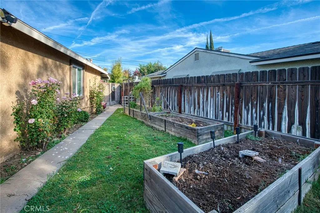 2407 Ashcroft Court, Fresno, California 93726 home-pic-4