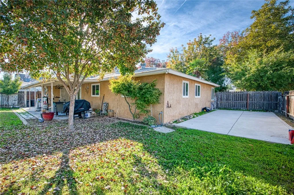 2407 Ashcroft Court, Fresno, California 93726 home-pic-7