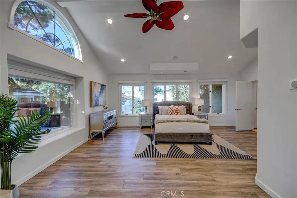 11771 Laurelwood, Studio City, California 91604 home-pic-16