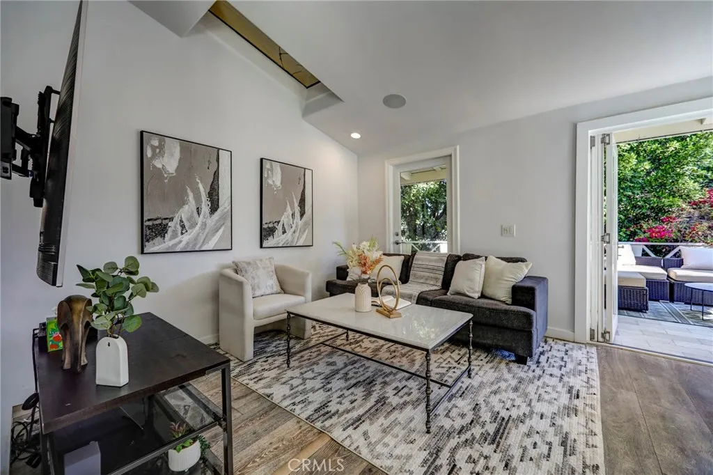 11771 Laurelwood, Studio City, California 91604 home-pic-15