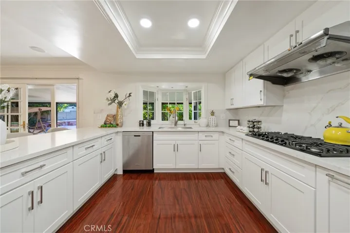 Brand new kitchen cabinet and cooktop
