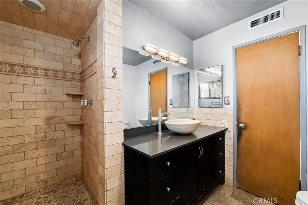 3024 Pine, Riverside, California 92501 home-pic-19