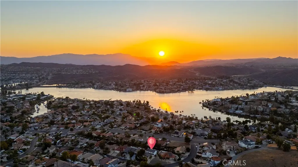29707 Yellow Gold Drive, Canyon Lake, California 92587 home-pic-2