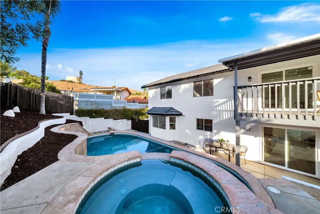 29707 Yellow Gold Drive, Canyon Lake, California 92587 home-pic-4