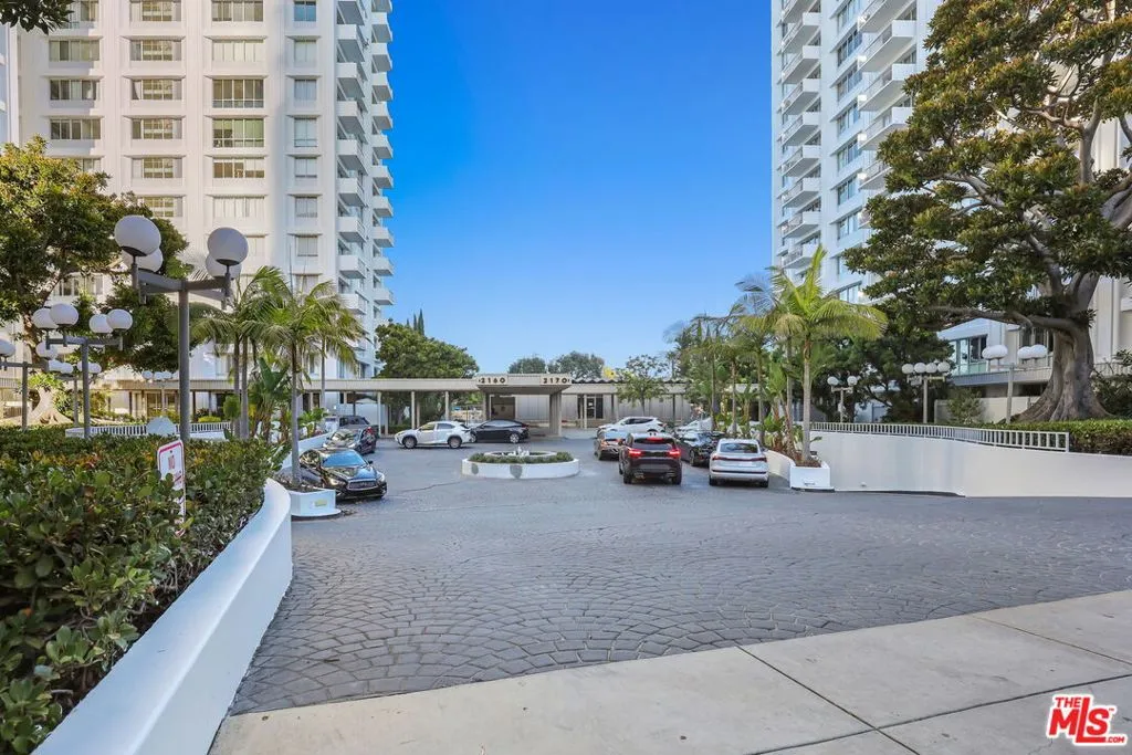 2170 Century Parkway 104, Los Angeles, California 90067 home-pic-39