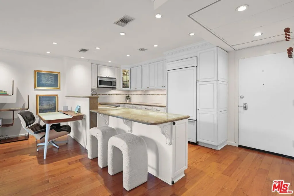 2170 Century Parkway 104, Los Angeles, California 90067 home-pic-7