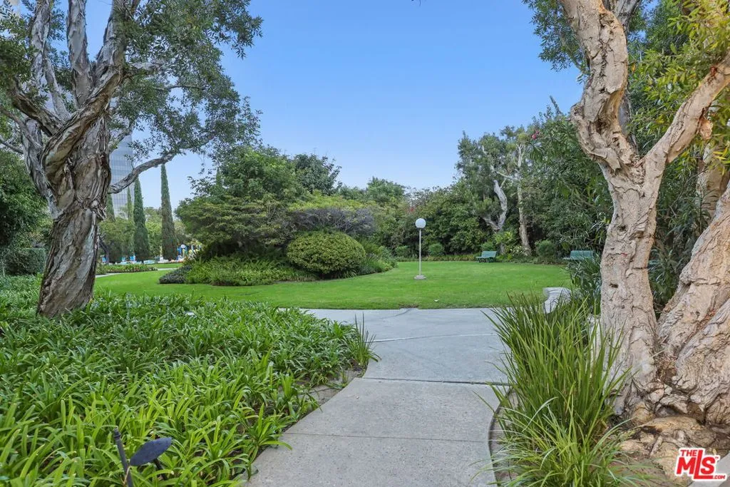 2170 Century Parkway 104, Los Angeles, California 90067 home-pic-36