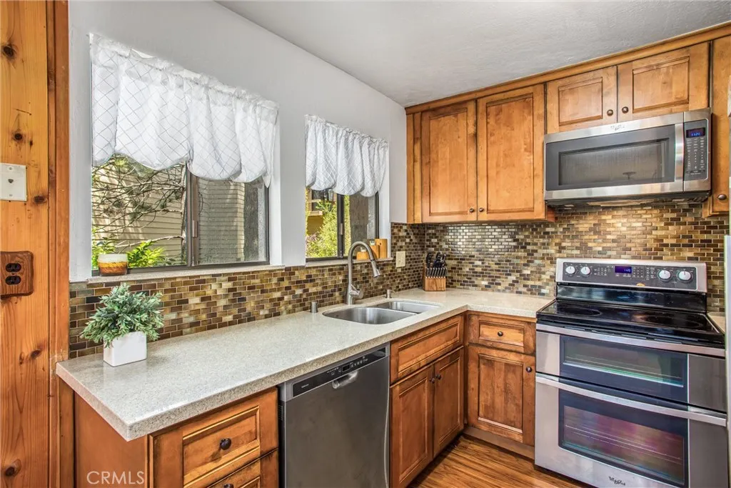 27657 Peninsula 130, Lake Arrowhead, California 92352 home-pic-7