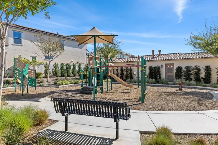 975 W Clover, Rialto, California 92376