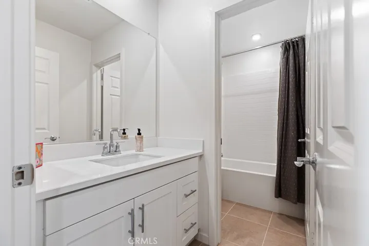 975 W Clover, Rialto, California 92376