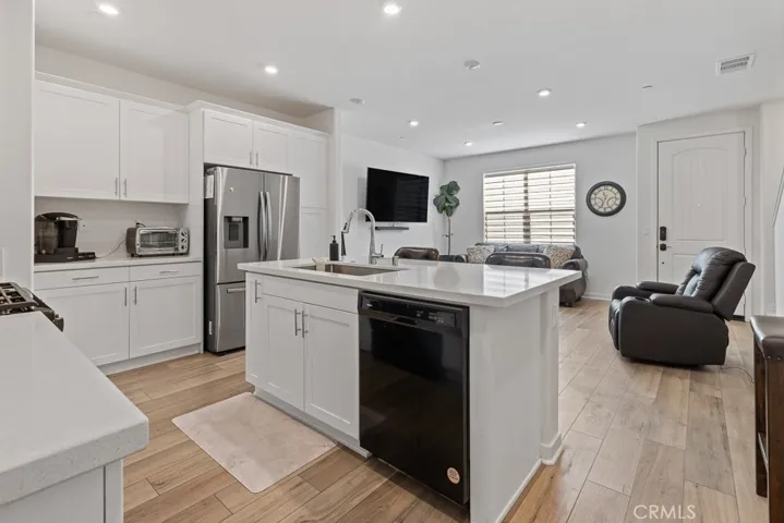975 W Clover, Rialto, California 92376