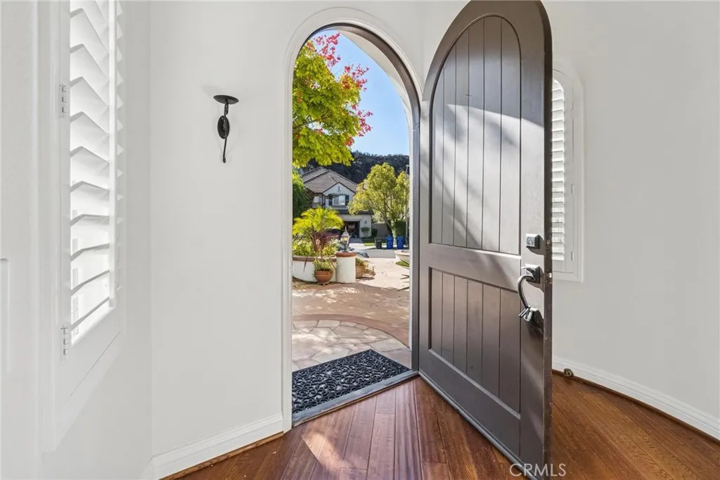26511 Brooks Circle, Stevenson Ranch, California 91381 home-pic-3